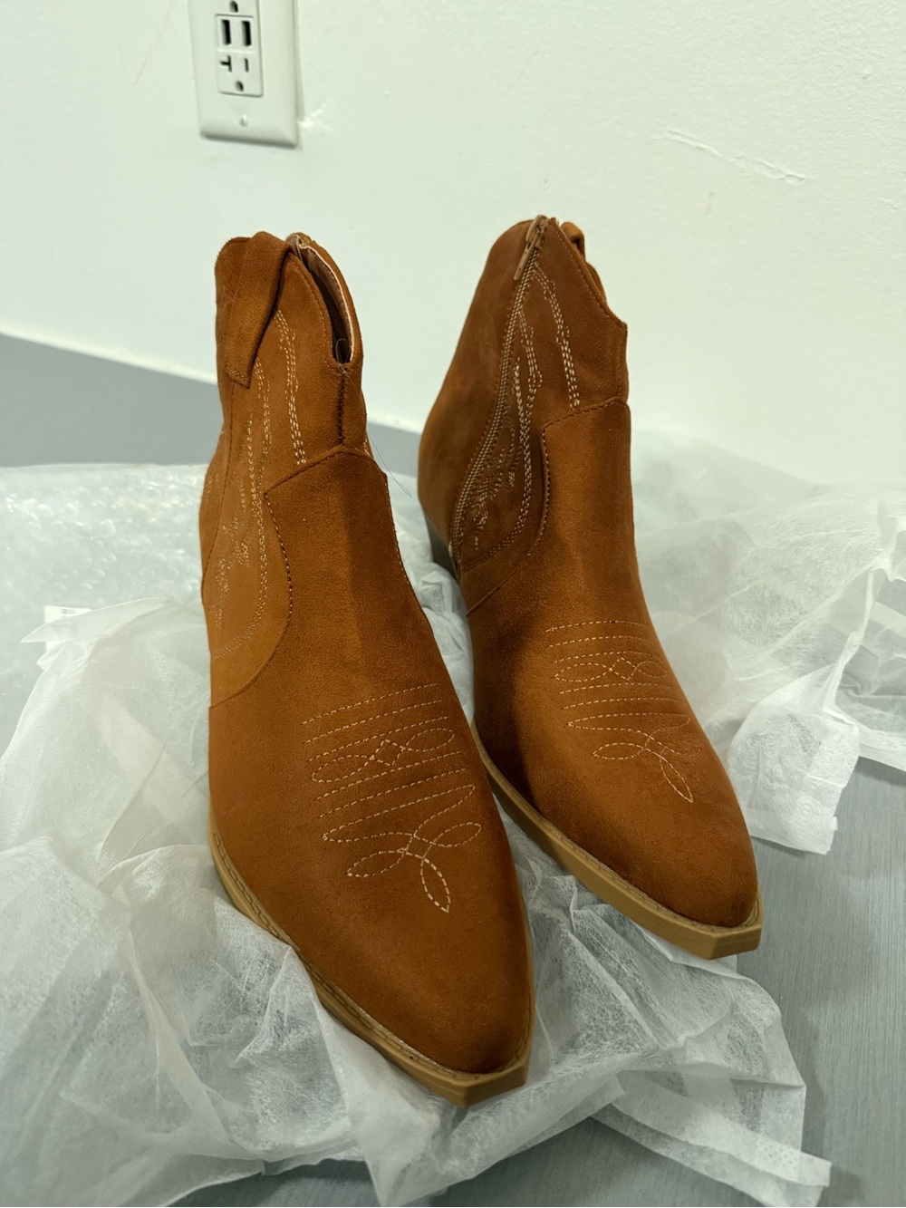 New Women’s Brown Western Ankle Boots – Size 11